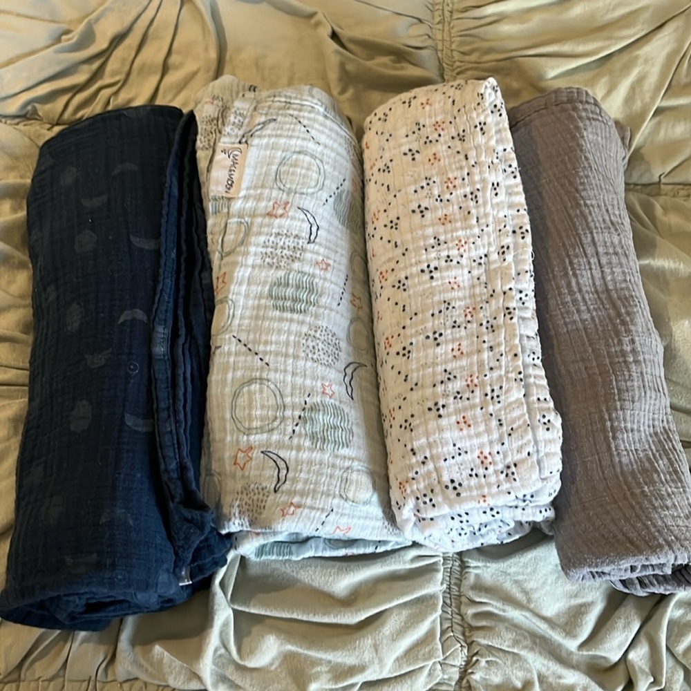 3 Mac and Moon swaddles and bonus gray muslin swaddle
